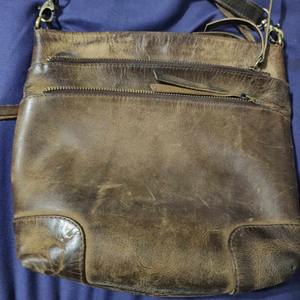 KomalC Chestnut Brown Leather Crossbody Bag Worn Leather Vintage Leather